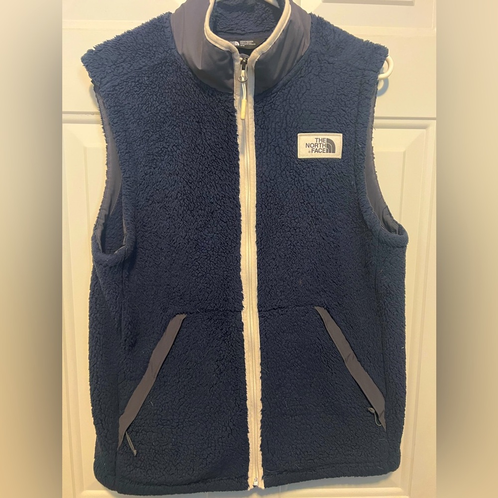 Men’s Medium North Face Sherpa Vest. EUC.